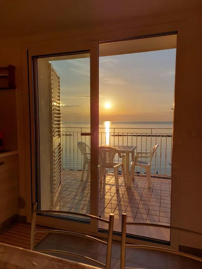 Attico Fronte Mare Apartment มาร์ตินซิกูโร ภายนอก รูปภาพ